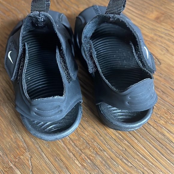 Nike black size 5 shoes. Great condition - Picture 4 of 9